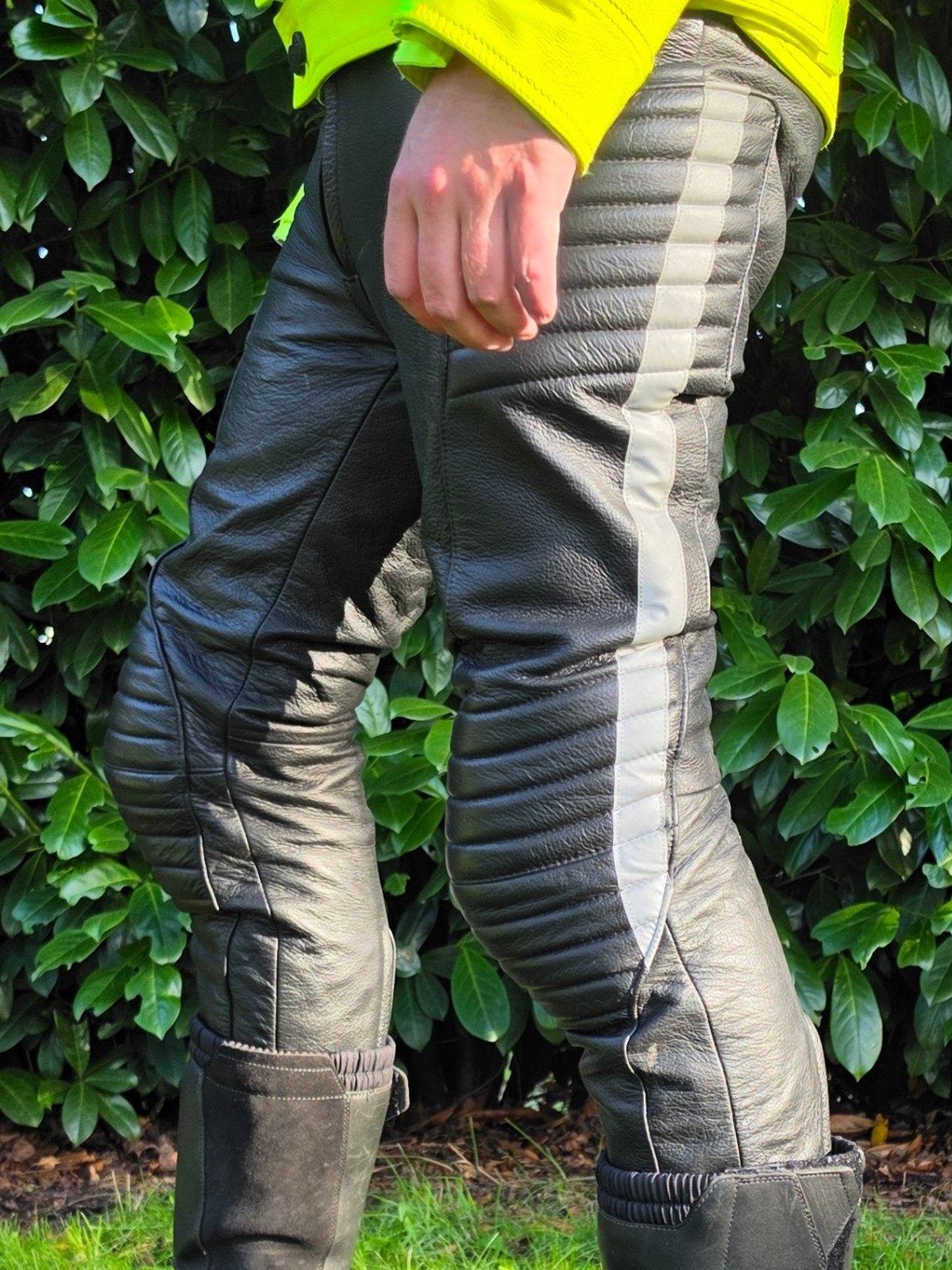 Damen motorbroek maat 24 (korte herenmaat W34 L30-L31), Damen, Broek | leer, Heren, Ophalen of Verzenden