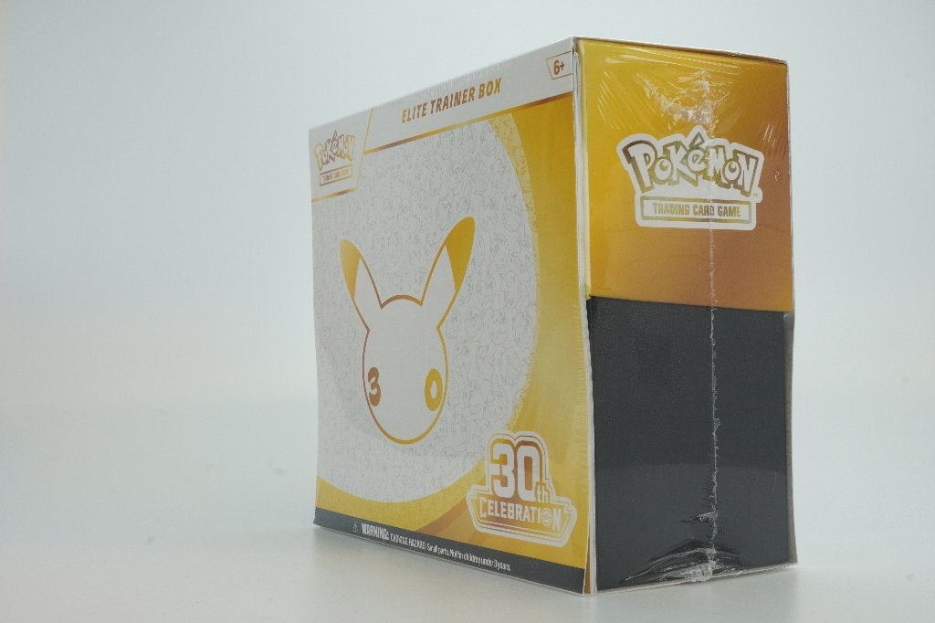 Pokemon 30th Celebration ETB, Ophalen of Verzenden, Nieuw, Meerdere kaarten