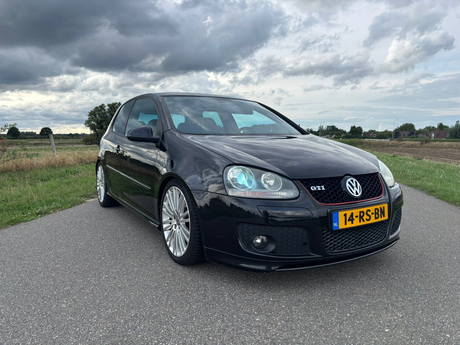 Volkswagen Golf 5 GTI - EDITION 30 LOOK - Liefhebbersauto, Auto's, Zwart, 4 cilinders, Leder en Stof, Zwart