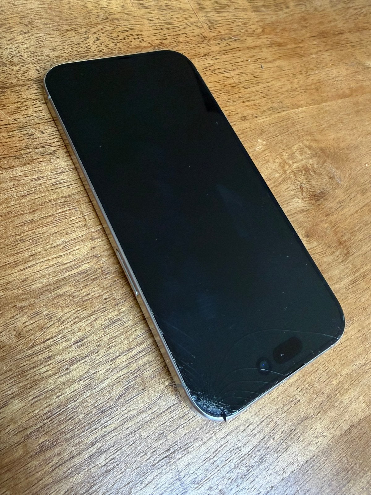 Gebruikte Apple iPhone 15 Pro 128GB Zilver met schade, Telecommunicatie, Mobiele telefoons | Apple iPhone, Ophalen of Verzenden