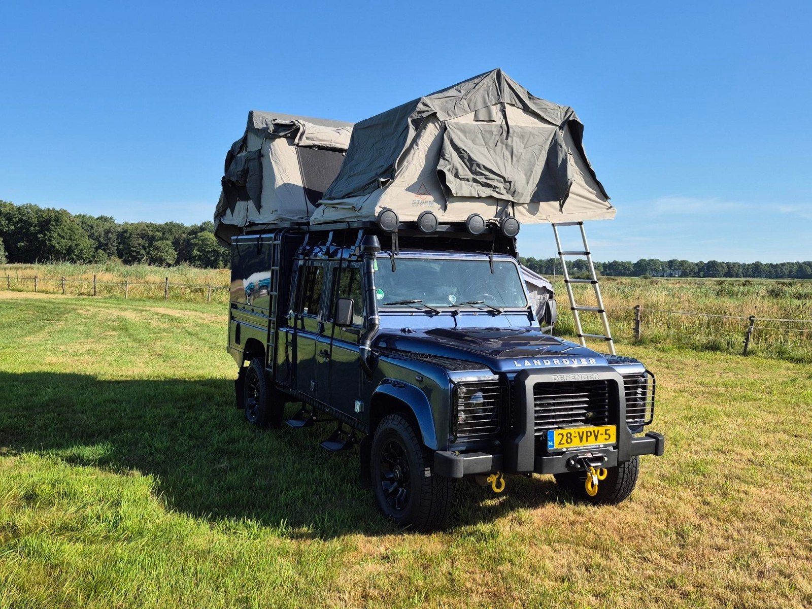 Foto 8 van Land Rover Defender 130 Crewcab PUMA DC 4WD 2008 + daktenten