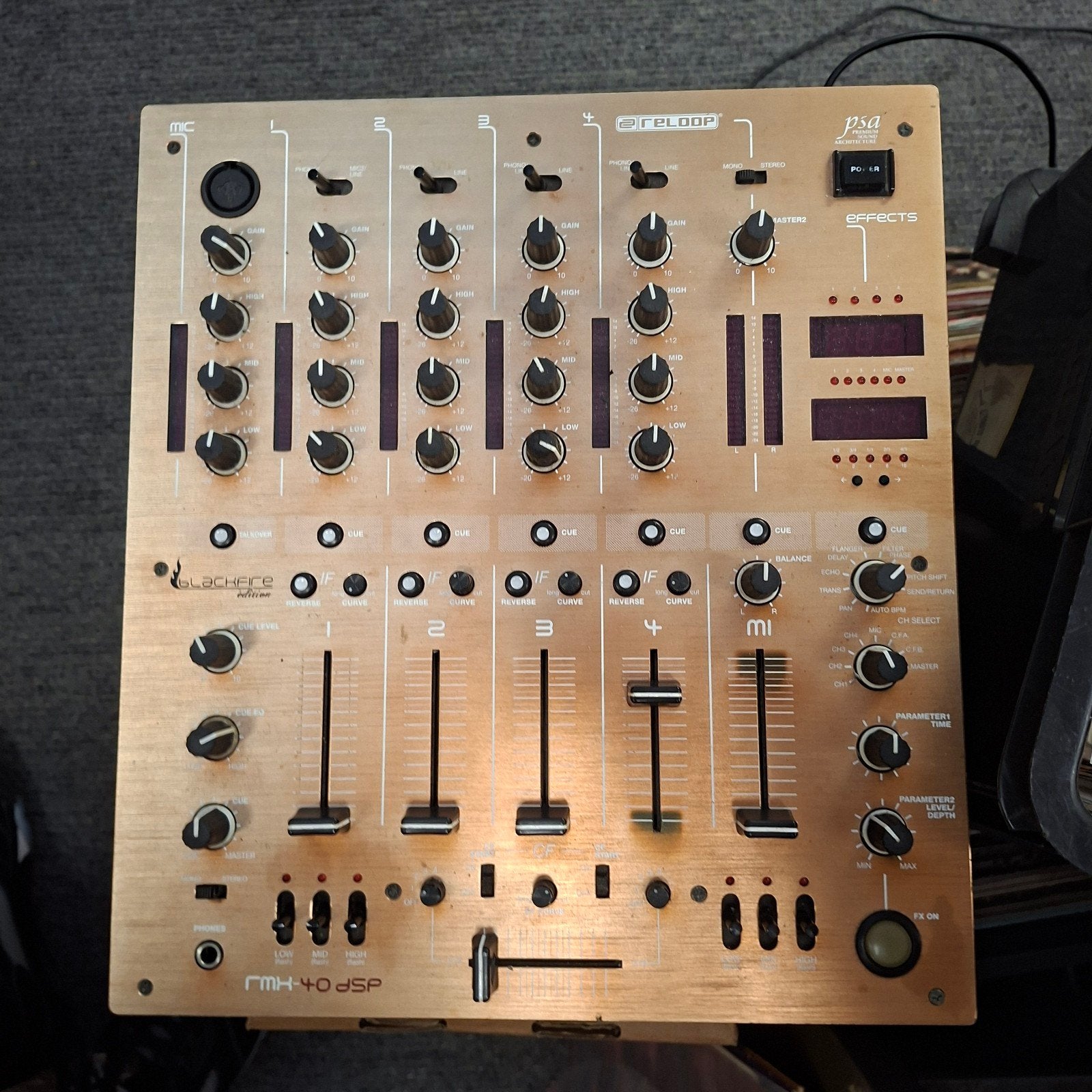 Reloop RMX-40 DSP Blackfire DJ Mixer, Ophalen of Verzenden, Gebruikt, Minder dan 5 kanalen, Microfooningang