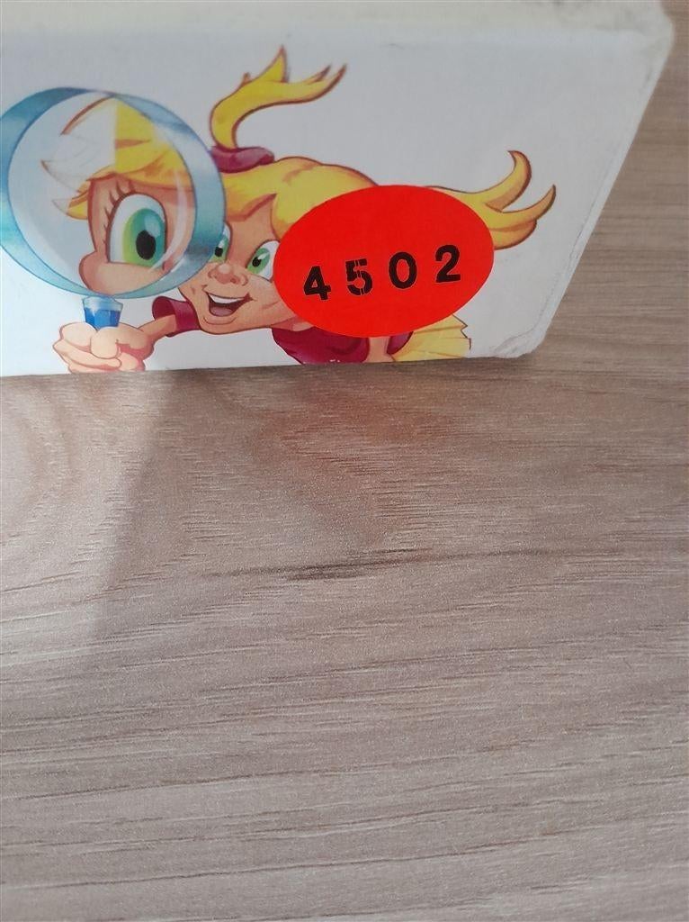 Cluedo junior - s4502, Hobby en Vrije tijd, Gezelschapsspellen | Bordspellen, Verzenden, Zo goed als nieuw