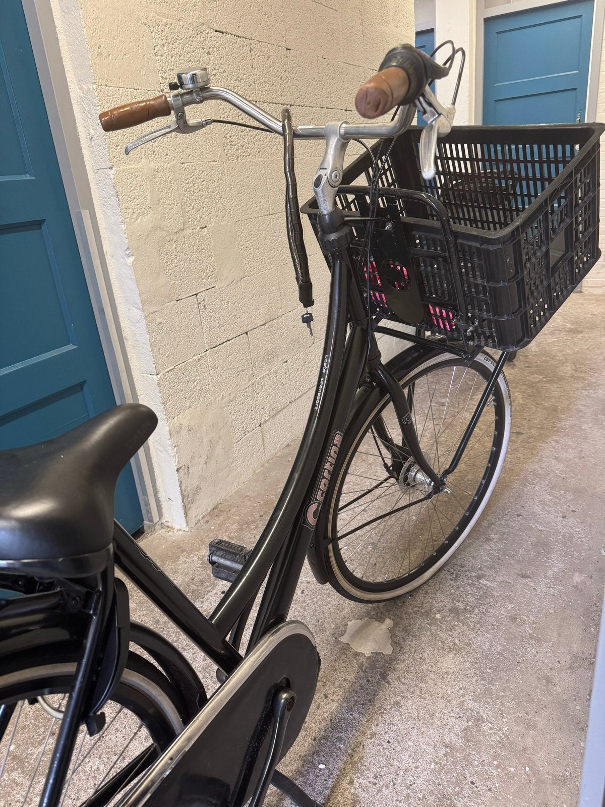 Cortina fiets met lage instap en mand, Fietsen en Brommers, Fietsen | Dames | Damesfietsen, Trommelrem, Ophalen, Overige merken