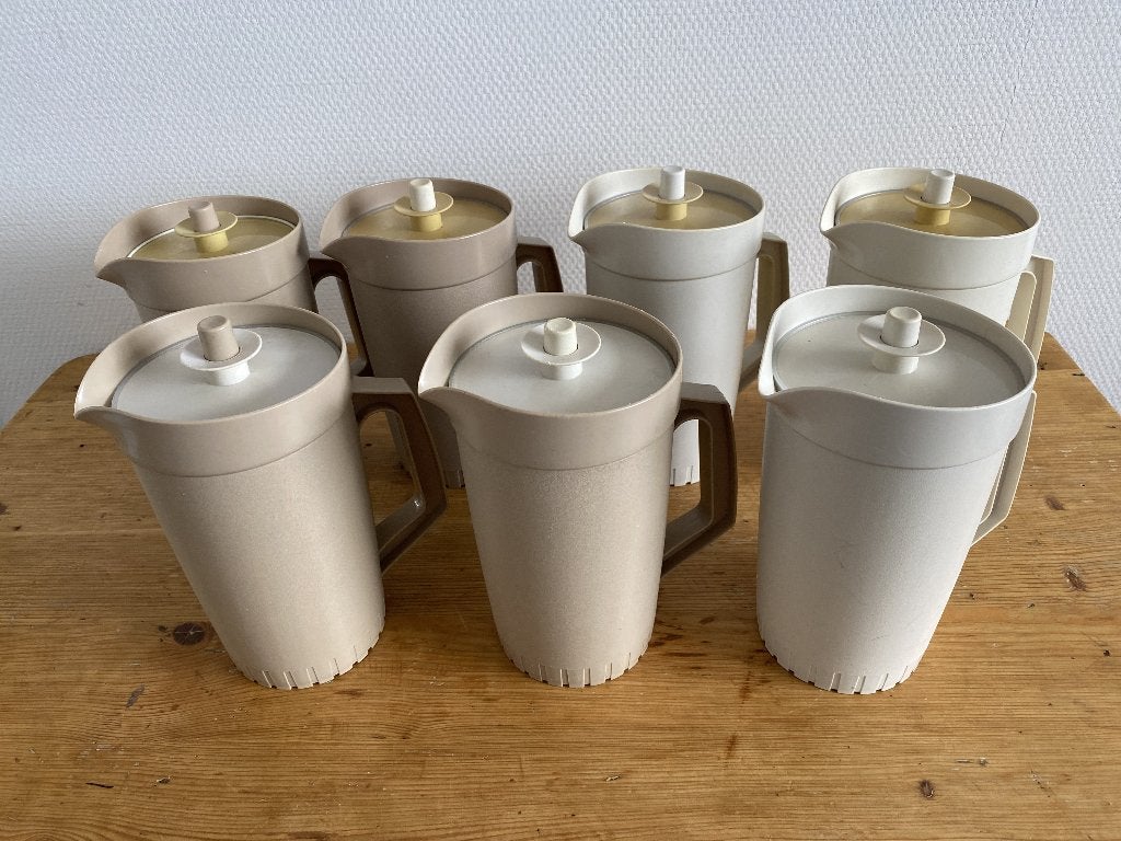 7 Tupperware Schenkkannen ( retro, 1 liter ), Ophalen of Verzenden, Gebruikt, Beker of Kan