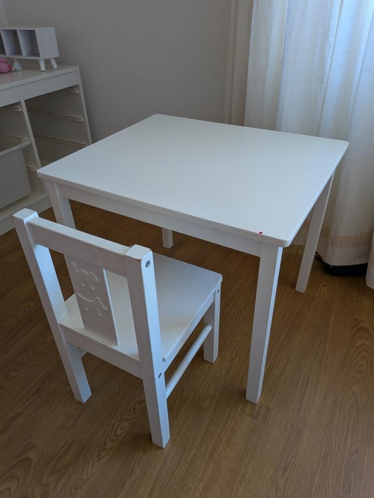 IKEA Kritter set tafel en stoel, Kinderen en Baby's, Kinderkamer | Tafels en Stoelen, Ophalen, Gebruikt, Tafel(s) en Stoel(en)