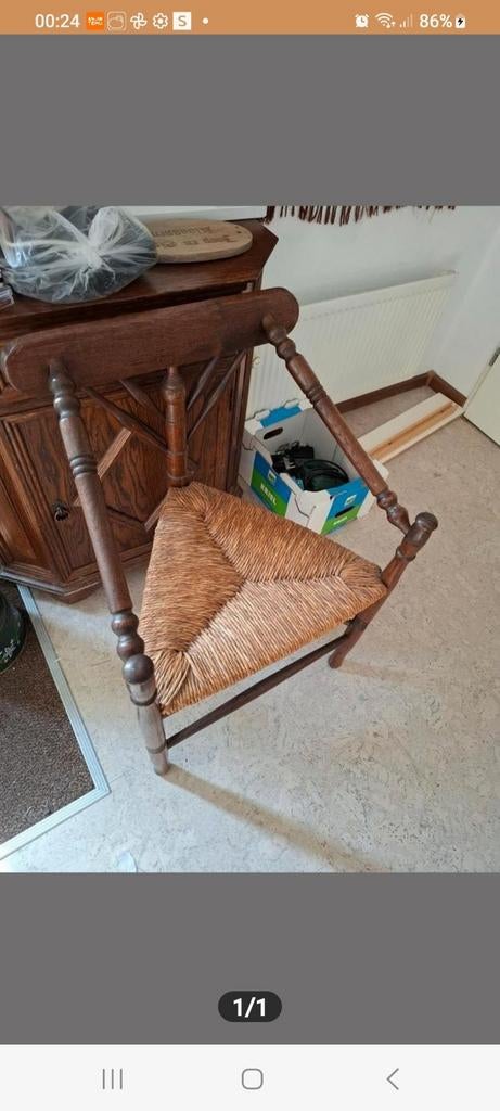 2 Driehoek stoelen / telefoonstoelen - helemaal intact, Huis en Inrichting, Stoelen, Ophalen, Bruin, Hout, Twee