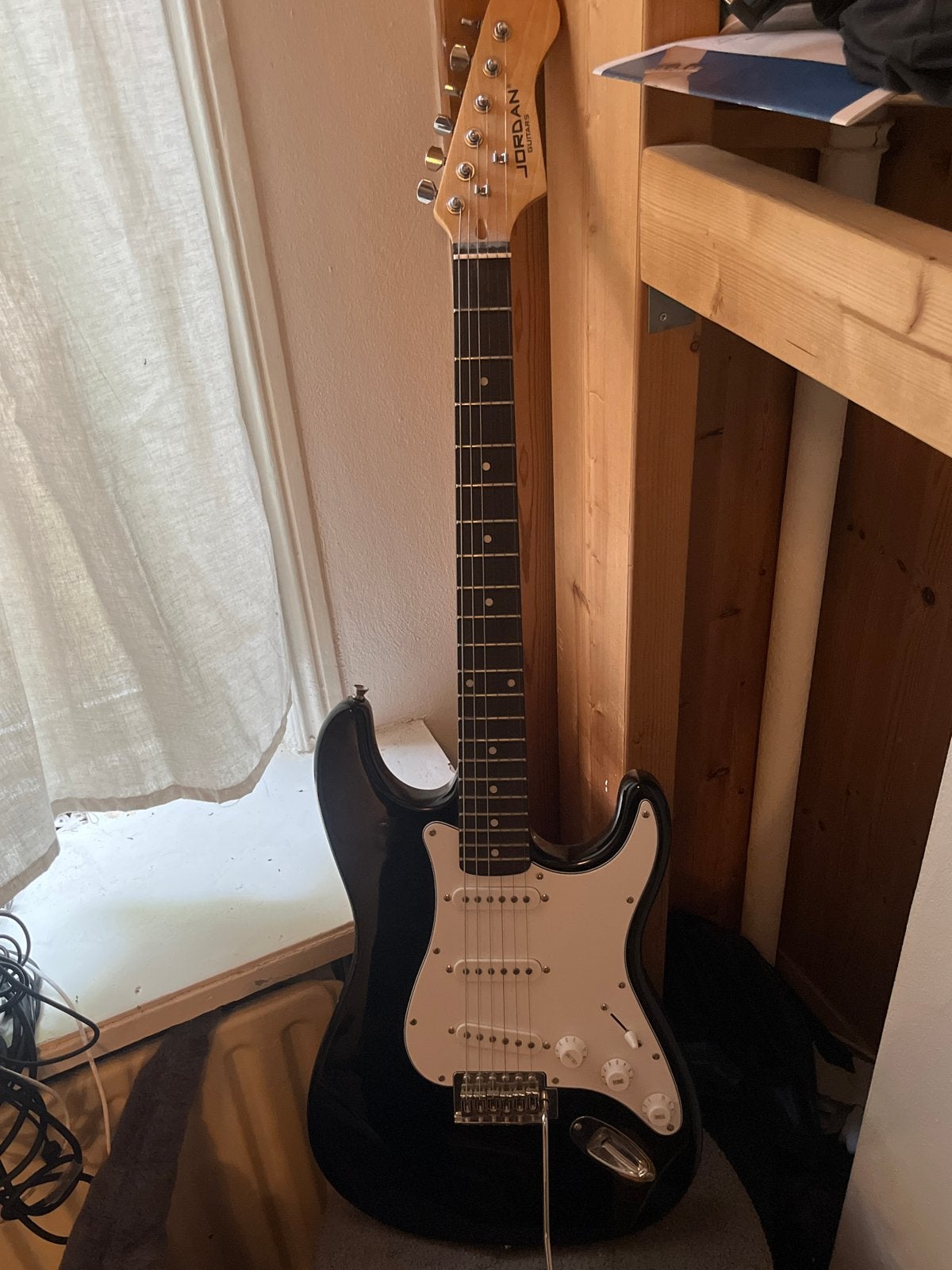 Complete Elektrische Gitaar Starterset (Jordan + Chord), Gebruikt, Met versterker, Solid body, Ophalen
