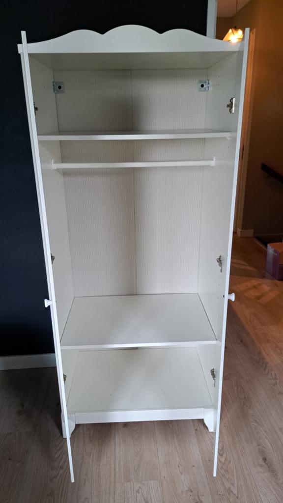 Witte kledingkast te koop, Huis en Inrichting, Kasten | Kledingkasten, Met deur(en), Zo goed als nieuw, 150 tot 200 cm, 25 tot 50 cm