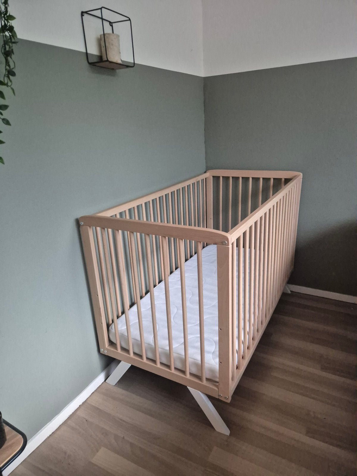 Houten ledikant 60x120 cm incl. matras en beddengoed, Kinderen en Baby's, Babywiegjes en Ledikanten, Ophalen, Zo goed als nieuw