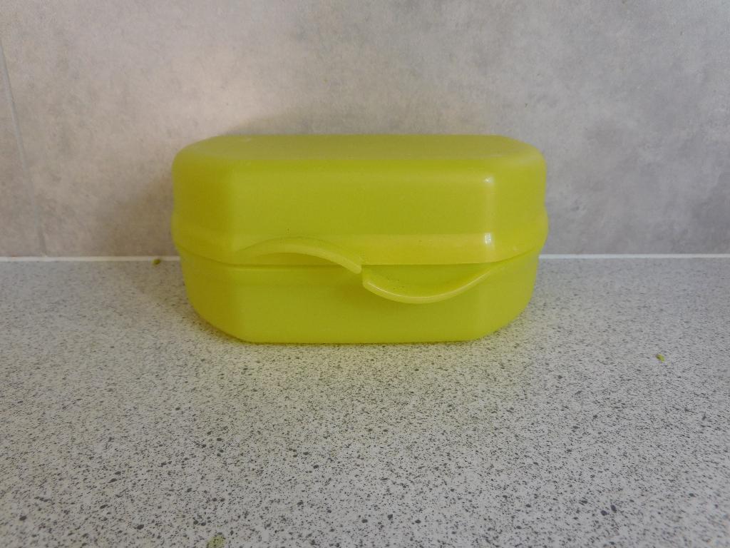 Tupperware Smartclip 17x13x7 cm. Lunchbox Geel, Huis en Inrichting, Ophalen of Verzenden, Gebruikt, Geel, Overige typen
