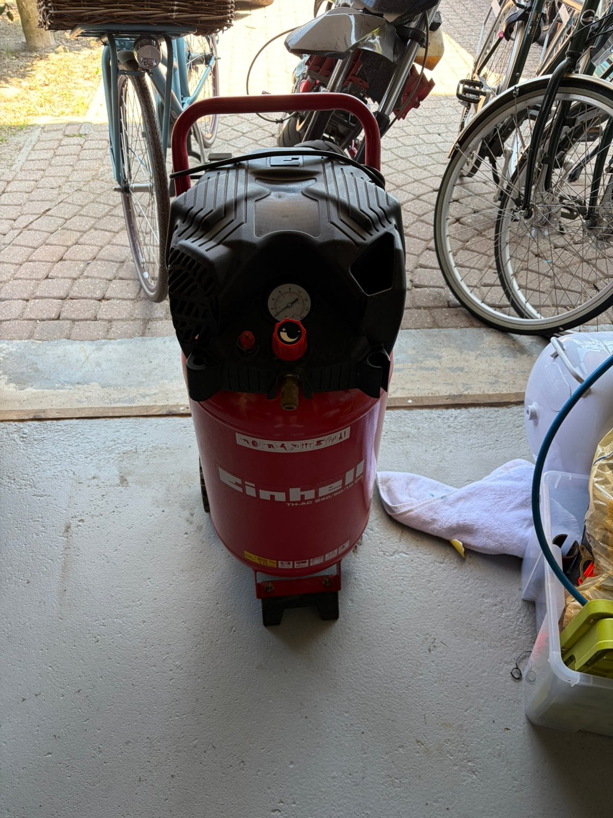 Einhell Compressor 50 Liter 2 PK Staand, Doe-het-zelf en Verbouw, Compressors, Ophalen, 6 tot 10 bar, Zo goed als nieuw, Minder dan 200 liter/min