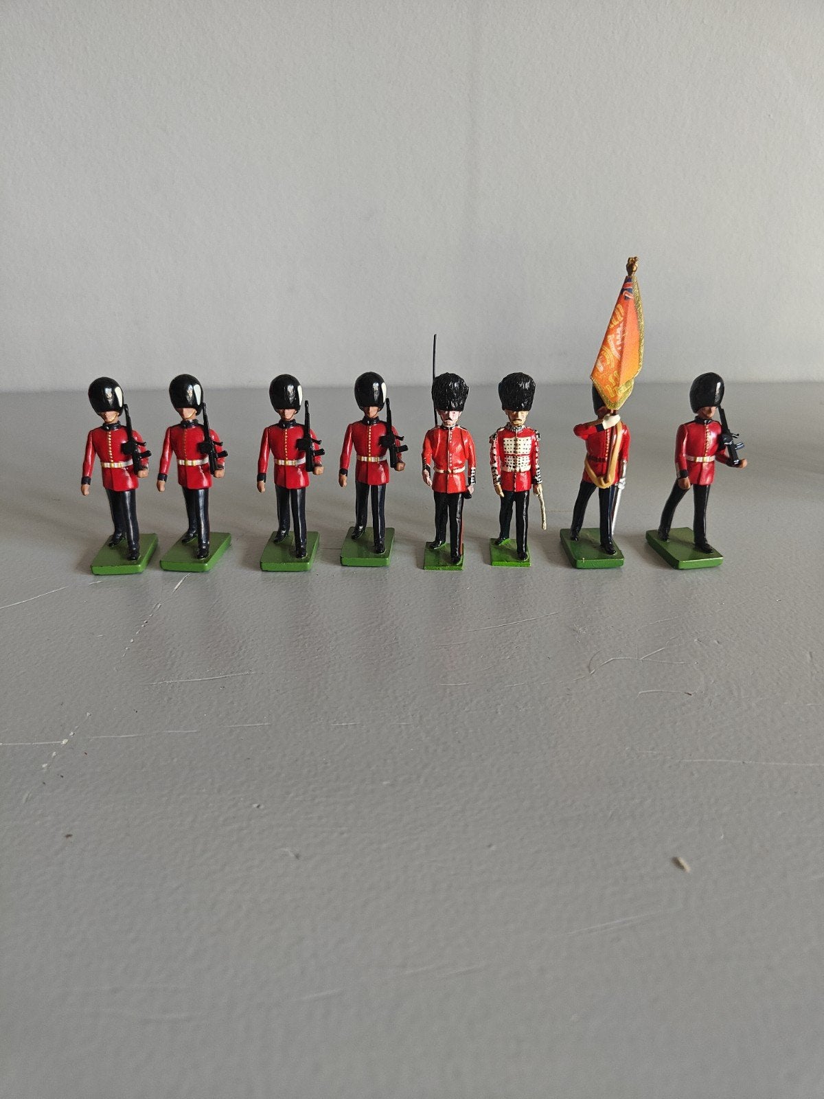 Set van 8 tinnen soldaatjes - Britse Garde, Ophalen of Verzenden, Zo goed als nieuw