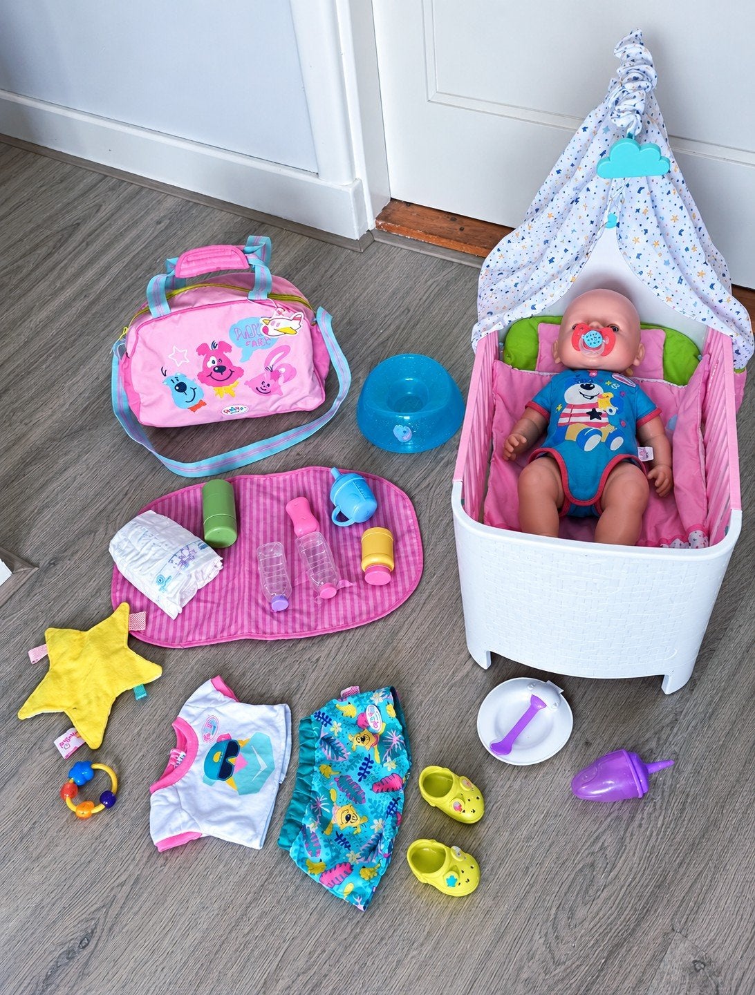prachtige babyborn poppen + kleding los eet stoelen + wiegj, Ophalen of Verzenden, Zo goed als nieuw, Babypop