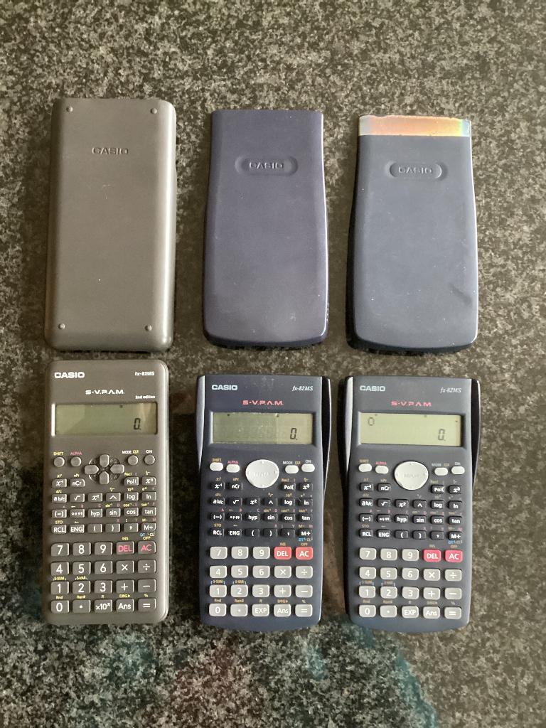 Rekenmachine, 2 stuks, Casio fx-82MS, prijs per stuk, Ophalen, Grafische rekenmachine, Gebruikt