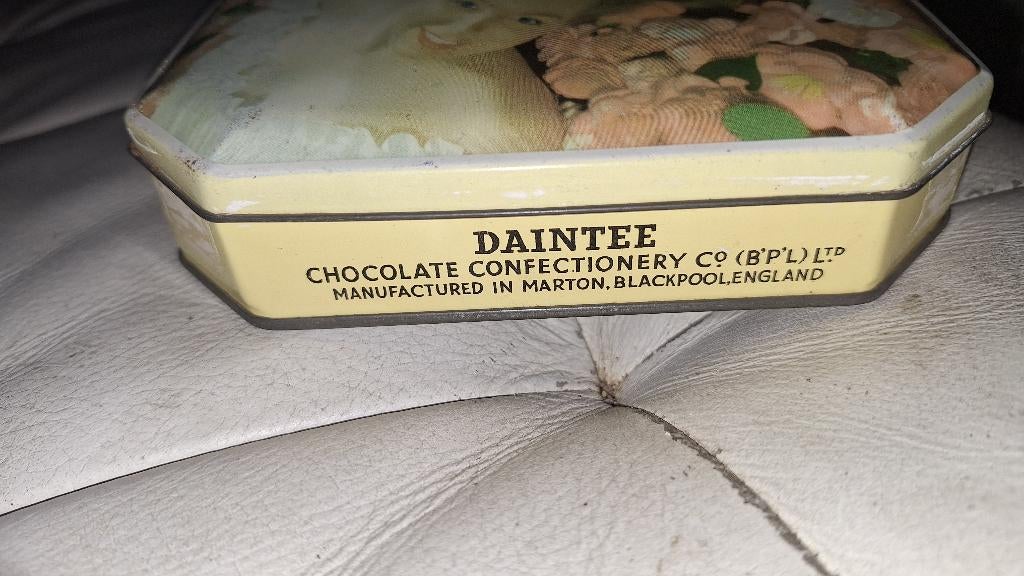 oud blikje daintee chocolat england, Ophalen of Verzenden, Gebruikt, Overige