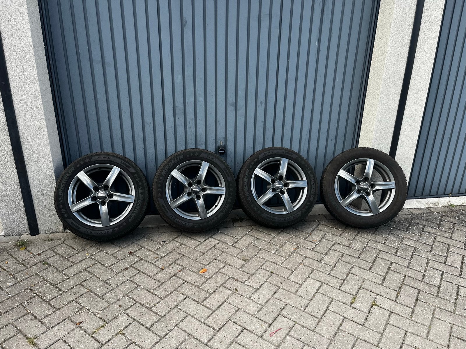 Alutec velgen met Michelin Alpin 5 winterbanden 225/55 R17, Auto-onderdelen, Ophalen, Gebruikt, Banden en Velgen, 17 inch