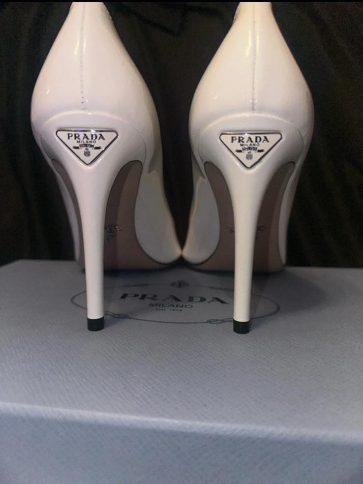 Prada Hakken, Wit, Nieuw, Ophalen of Verzenden, Schoenen met hoge hakken