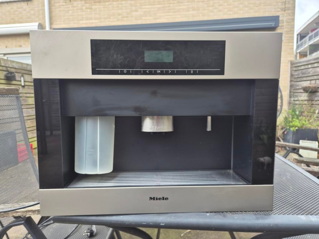 Miele inbouw koffiezetapparaat, Ophalen
