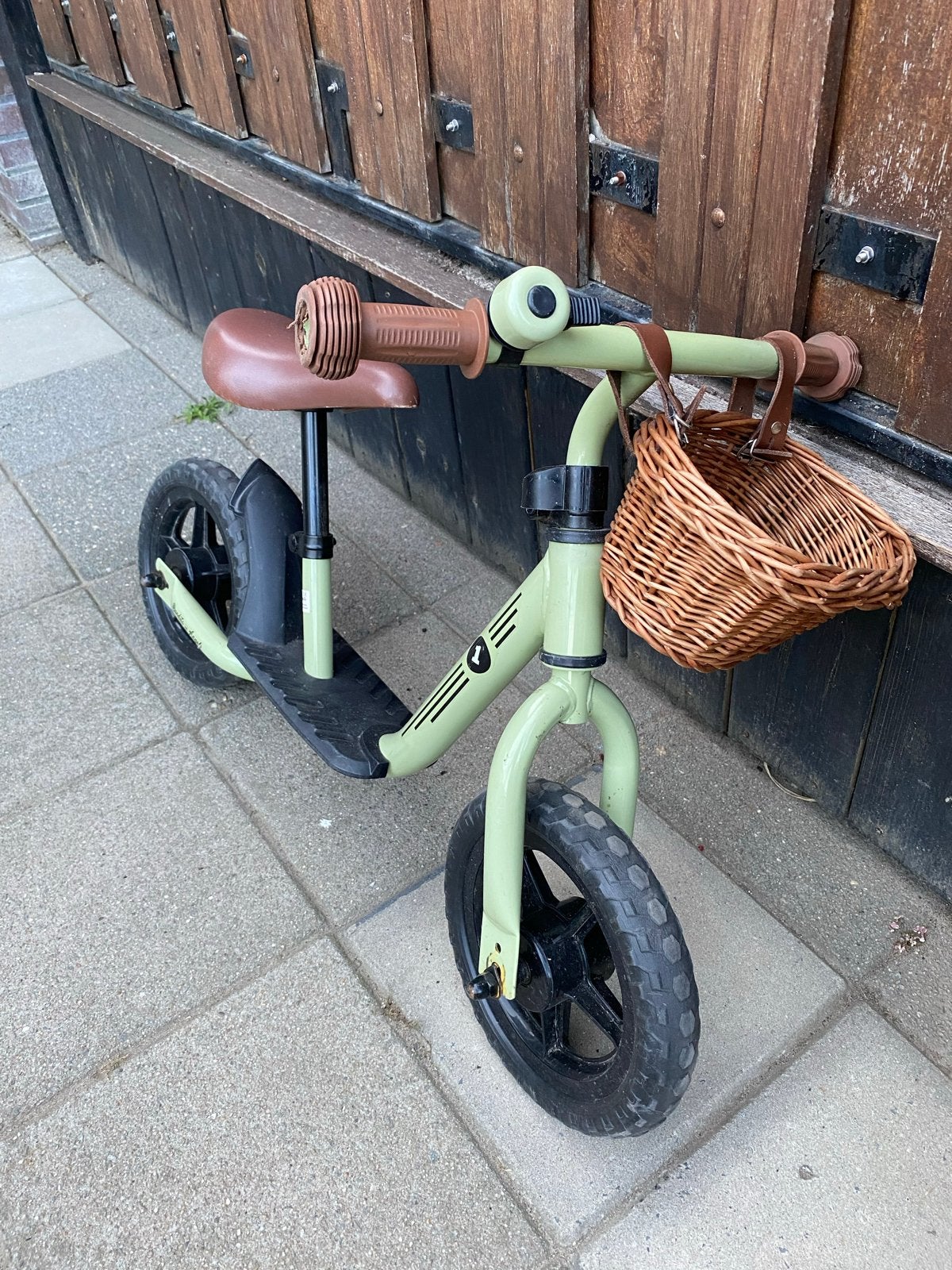 Stoere loopfiets met mandje - Zo goed als nieuw, Fietsen en Brommers, Fietsen | Kinderfietsjes, Ophalen, Zo goed als nieuw, Minder dan 16 inch