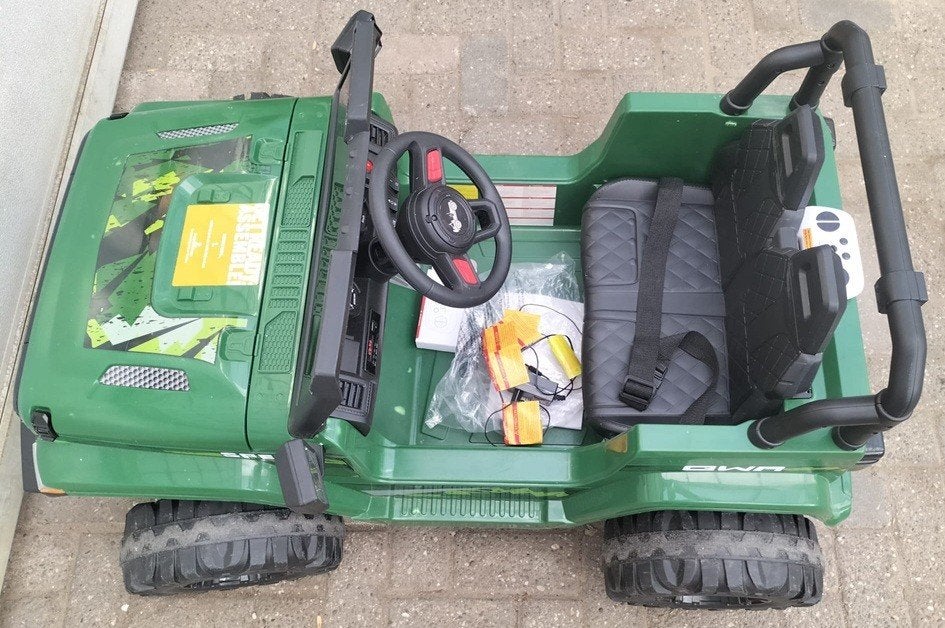 Kinderjeep 2 persoons elektrisch met afstandsbediening, Ophalen, Zo goed als nieuw