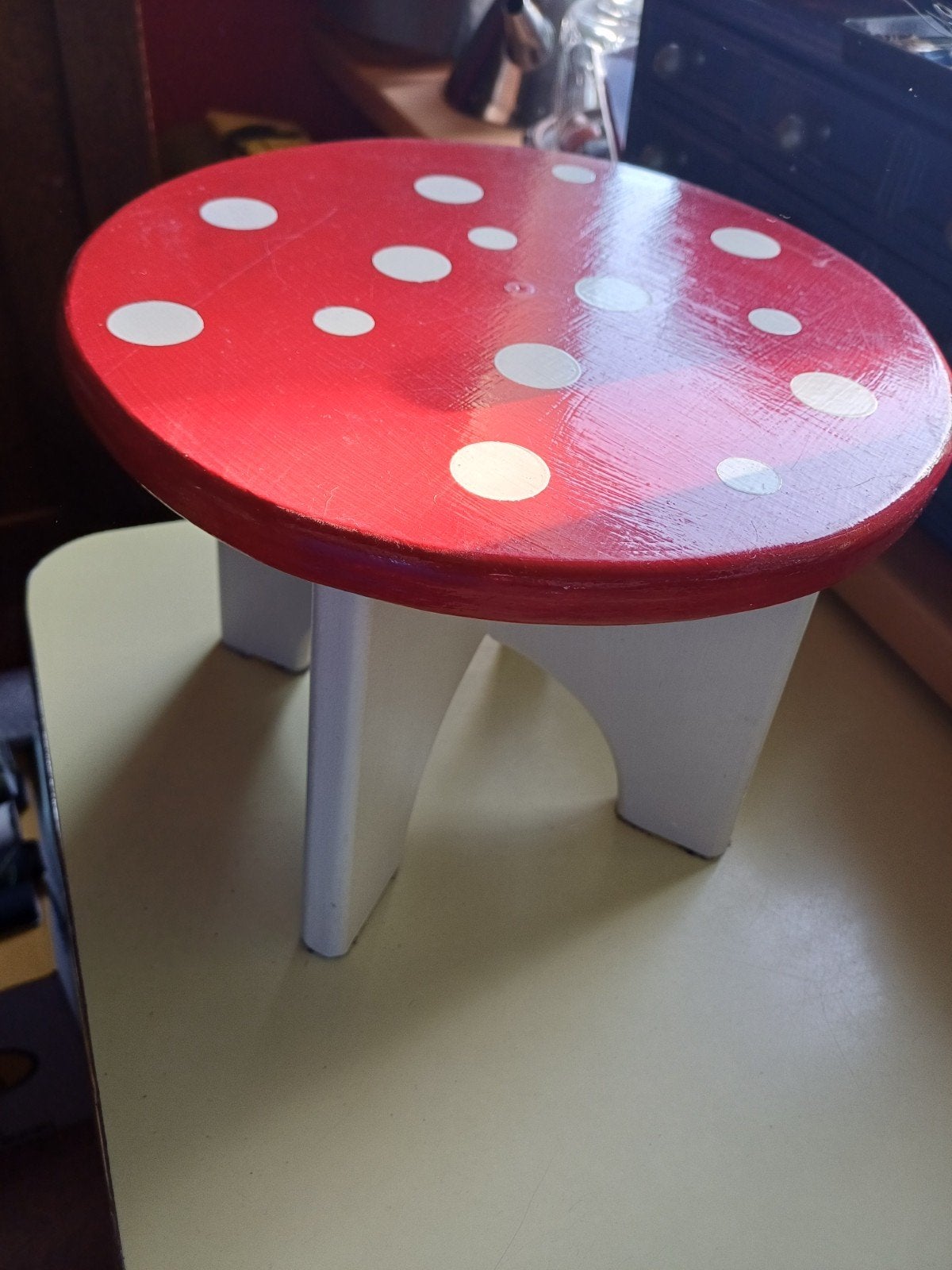 Leuk rood paddestoel krukje voor kinderen, Ophalen of Verzenden, Gebruikt, Jongen of Meisje