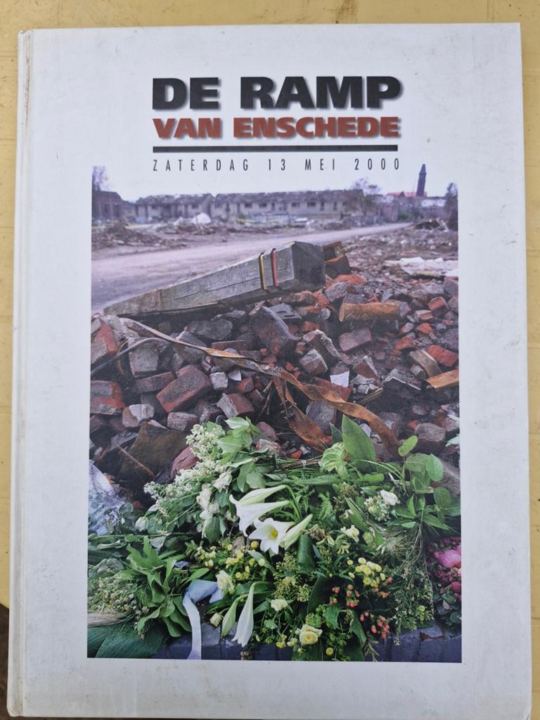 De Ramp van Enschede - Zaterdag 13 Mei 2000, Ophalen of Verzenden, 20e eeuw of later, Gelezen, Onbekend