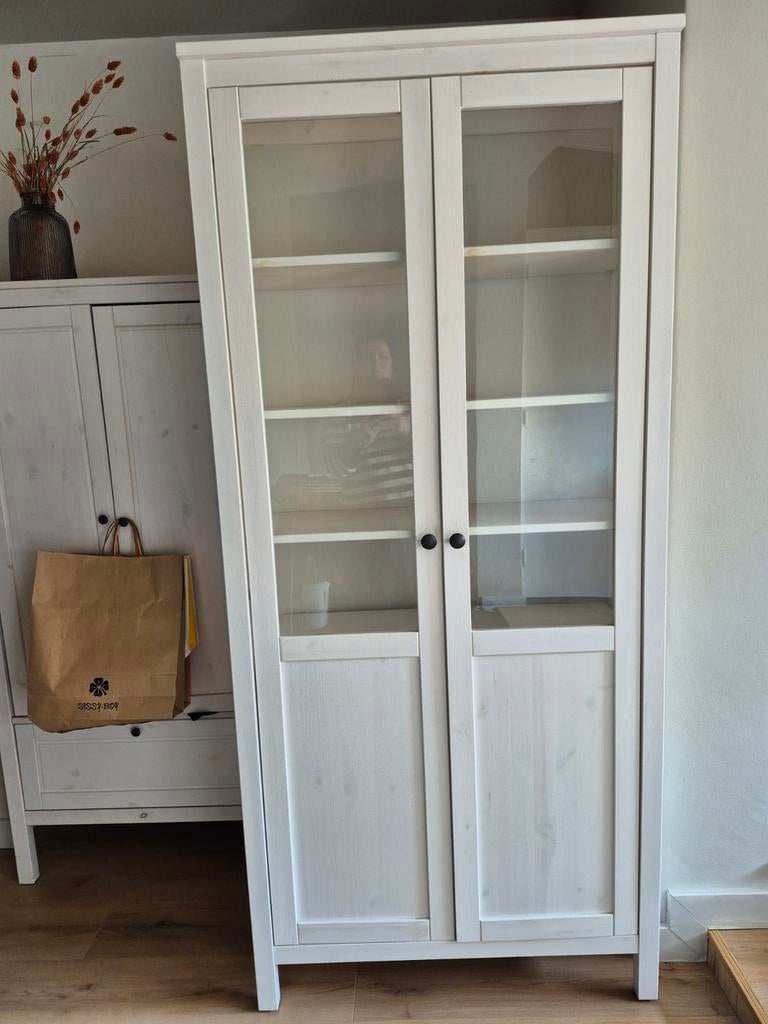 Witte vitrinekast Hemnes Ikea, Ophalen, 50 tot 100 cm, Zo goed als nieuw, 150 tot 200 cm