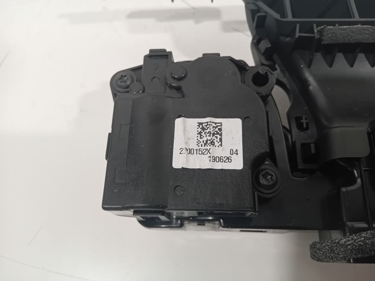 Foto 5 van Dashboard luchtrooster links Tesla Model 3