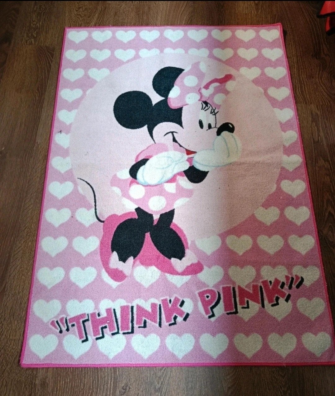 Minnie Mouse vloerkleed 'Think Pink' - Roze met hartjes, Huis en Inrichting, Stoffering | Tapijten en Kleden, 100 tot 150 cm, Kinderkamer, Disney, Cartoon