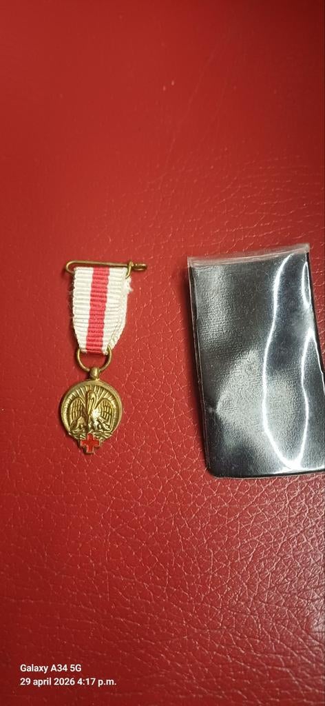 Rode Kruis mini bloeddonor medaille 1971-1977 met zakje, Verzamelen, Ophalen of Verzenden, Zo goed als nieuw