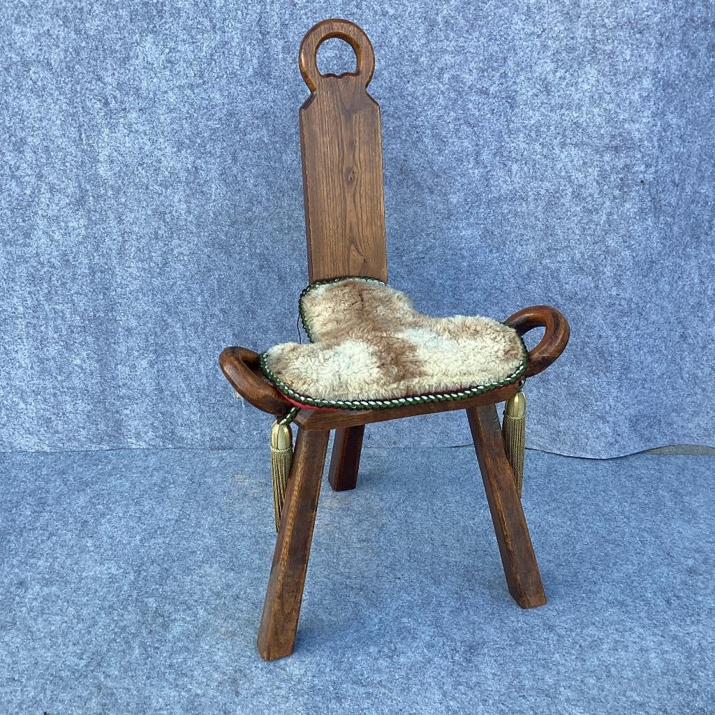 Spaanse driepoot , Brutalist, Antiek en Kunst, Antiek | Meubels | Stoelen en Banken, Ophalen of Verzenden