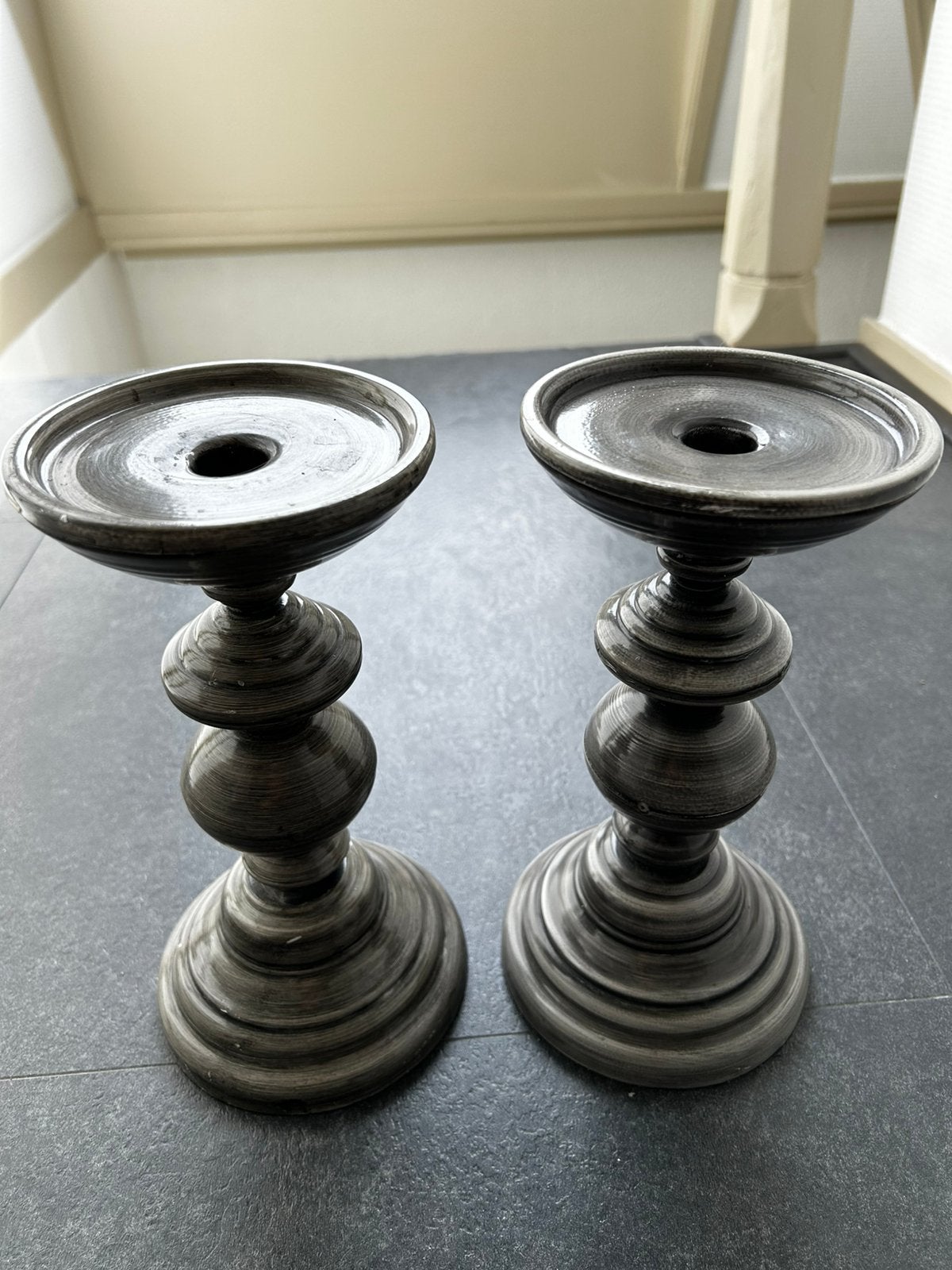 Metalen kandelaar grijs klassieke baluster- of spindelvorm, Gebruikt, Overige merken, Ophalen of Verzenden, Metaal