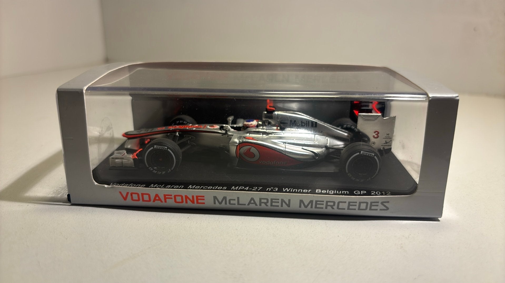 F1 McLaren mercedes mp4/27 Vodafone jenson button spark 1.43, Overige merken, Auto, Ophalen of Verzenden, A