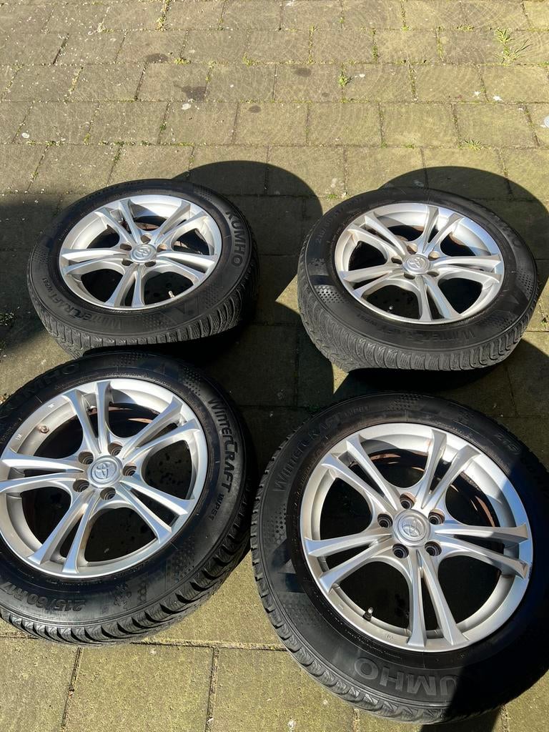 Toyota Rav4 17inch velgen met winterbanden, Ophalen
