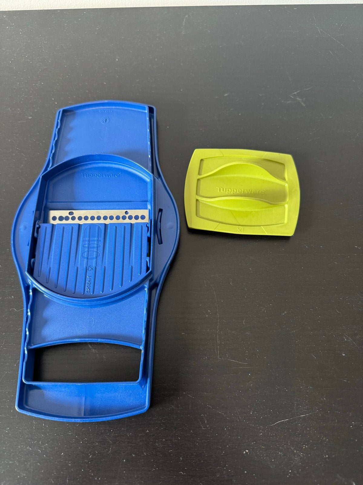 Tupperware schaaf voor plakjes of julienne reepjes snijden, Huis en Inrichting, Blauw, Overige typen, Nieuw, Ophalen of Verzenden