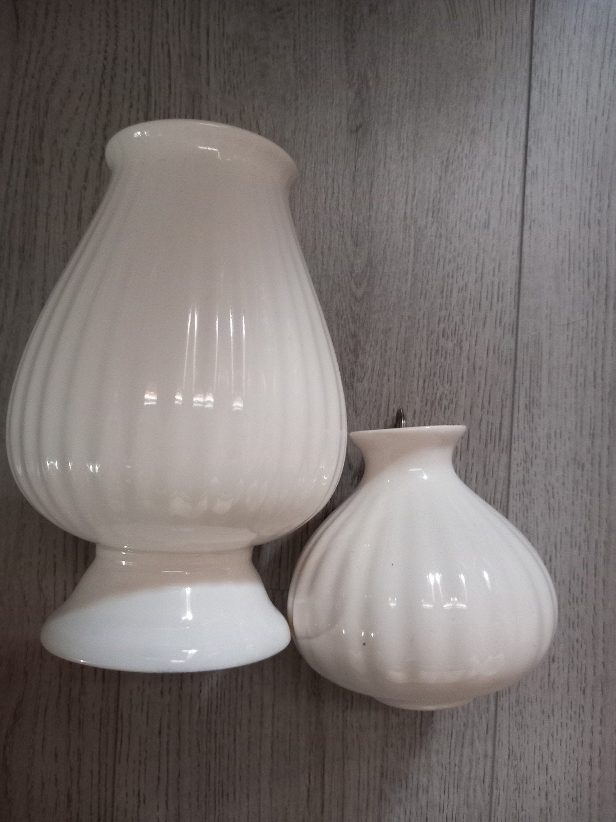 delfts wit kelkvormig stel vazen porceleyne fles, aardewerk, Huis en Inrichting, Woonaccessoires | Vazen, Gebruikt, Handgemaakt