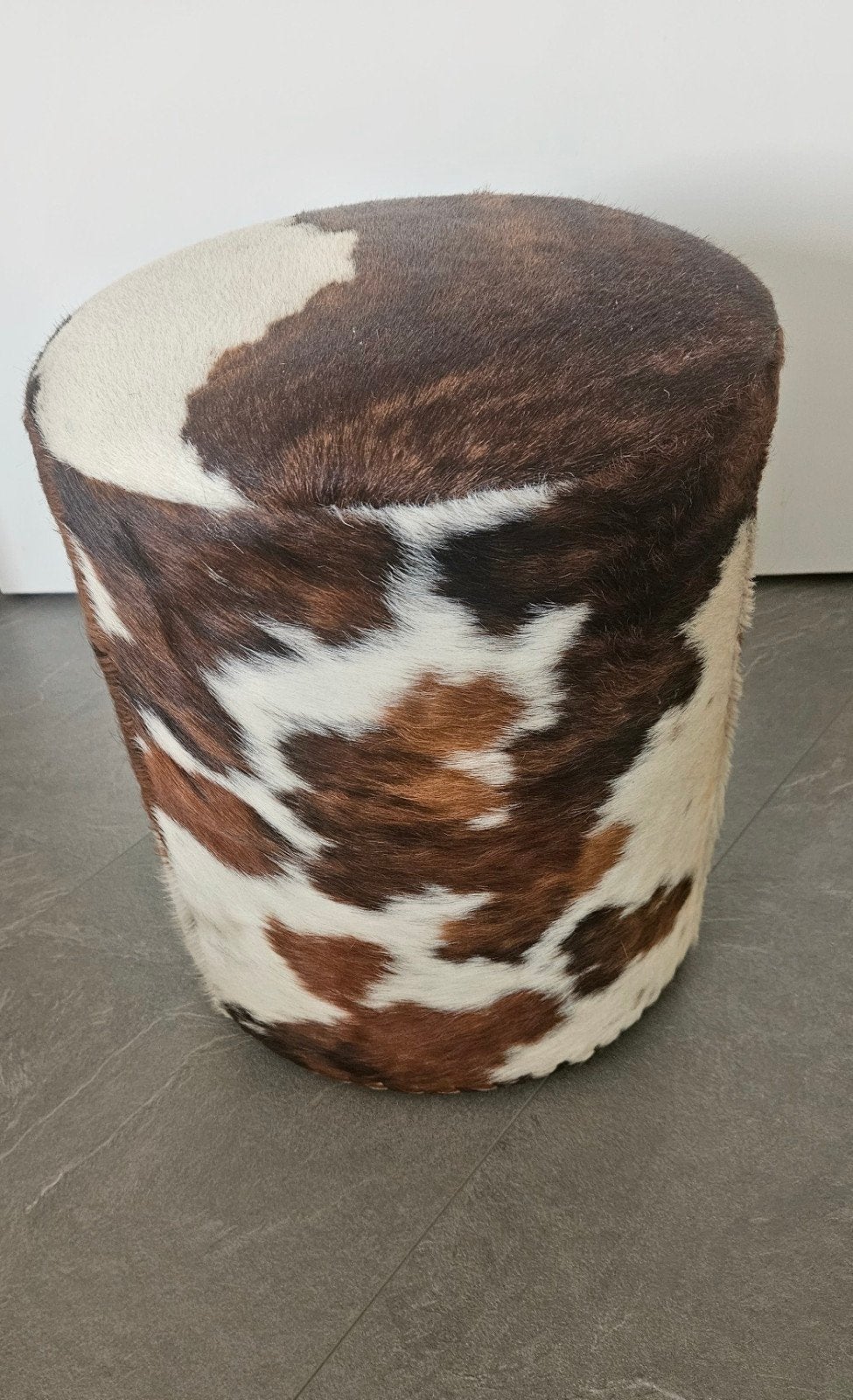 Ronde poef 44hx38dia, koeienhuid - Bruin/Wit, Ophalen, Minder dan 50 cm, Modern, Landelijk, Bohemian, Rond