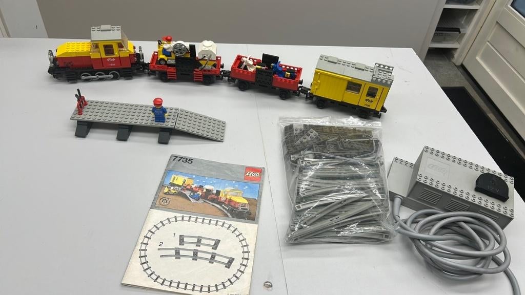 SB2677 Lego 12v trein 7735 compleet + boekje + transformator, Ophalen of Verzenden, Gebruikt