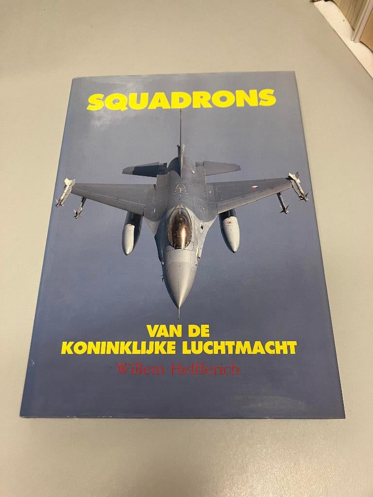 Squadrons van de Koninklijke luchtmacht 3e druk, Ophalen of Verzenden, Niet van toepassing, Gelezen, Landmacht