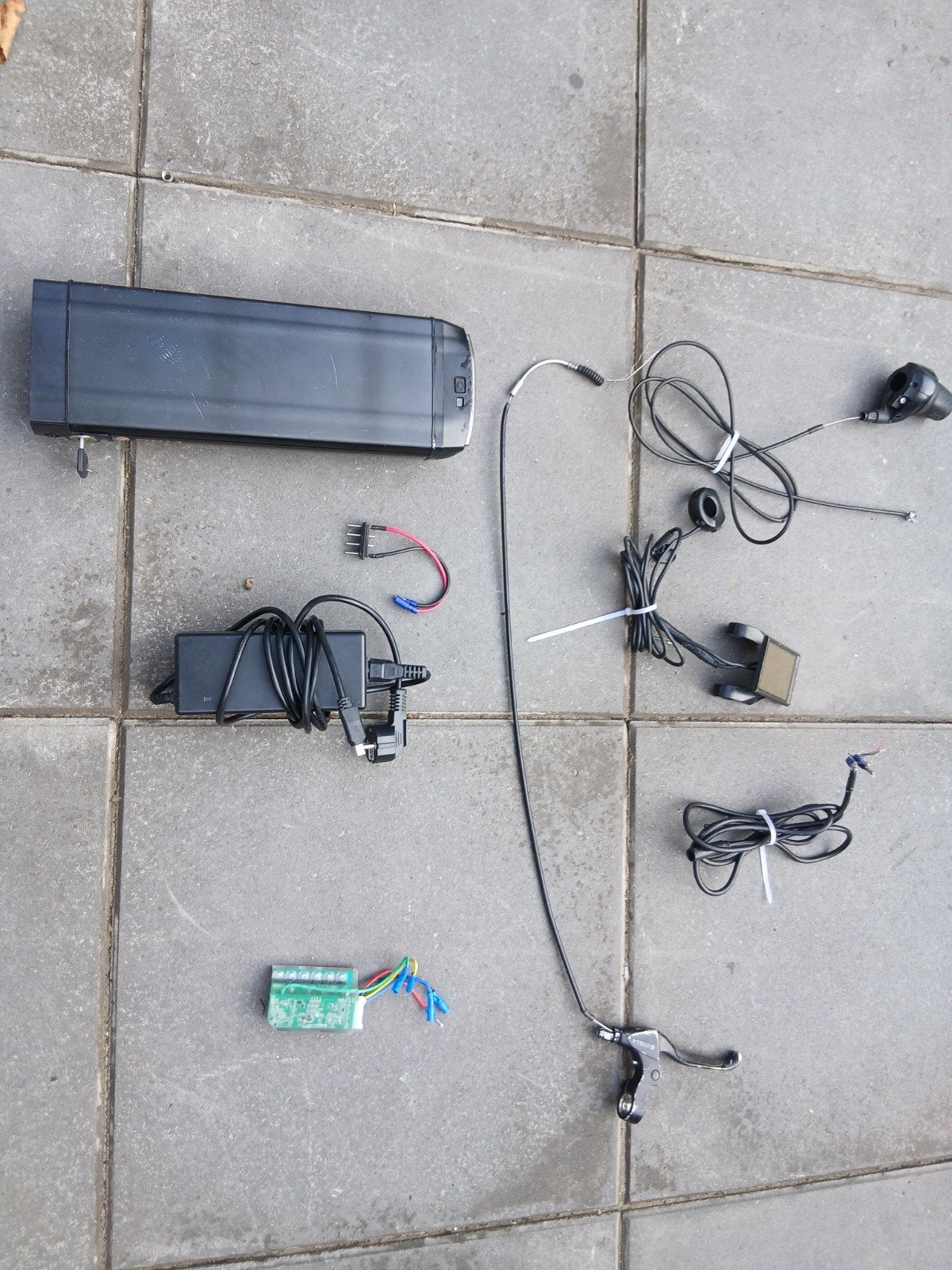 E-bike onderdelen: Accu, lader, display, rem en controlle, Fietsen en Brommers, Gebruikt, Overige typen, Kunststof, Ophalen
