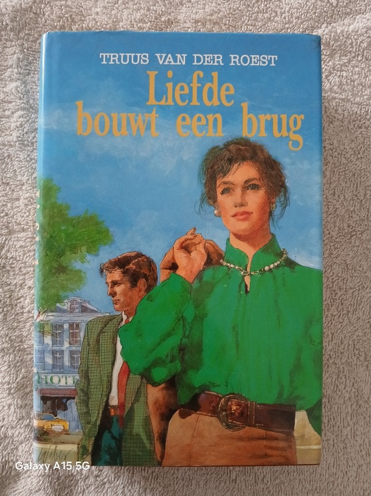 Liefde bouwt een brug. Truus van der Roest, Boeken, Ophalen of Verzenden, Gelezen