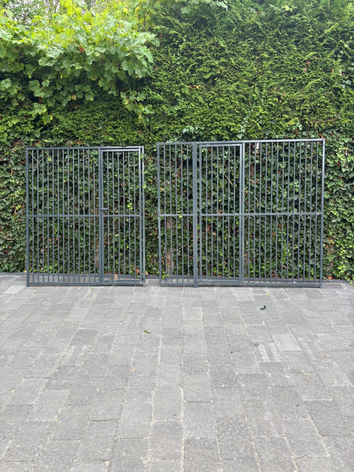 Te koop 2 x kennel hekken  met loop deur, Tuin en Terras, Gaas en Draad, Ophalen, Gebruikt, Minder dan 10 meter