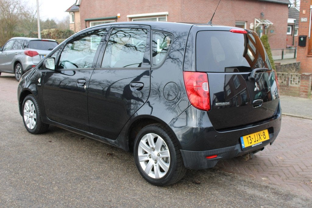 Mitsubishi Colt 1.3 Invite Airco, Parkeersensoren, Trekhaak!, Auto's, Mitsubishi, Stof, Gebruikt, 31 €/maand, Origineel Nederlands