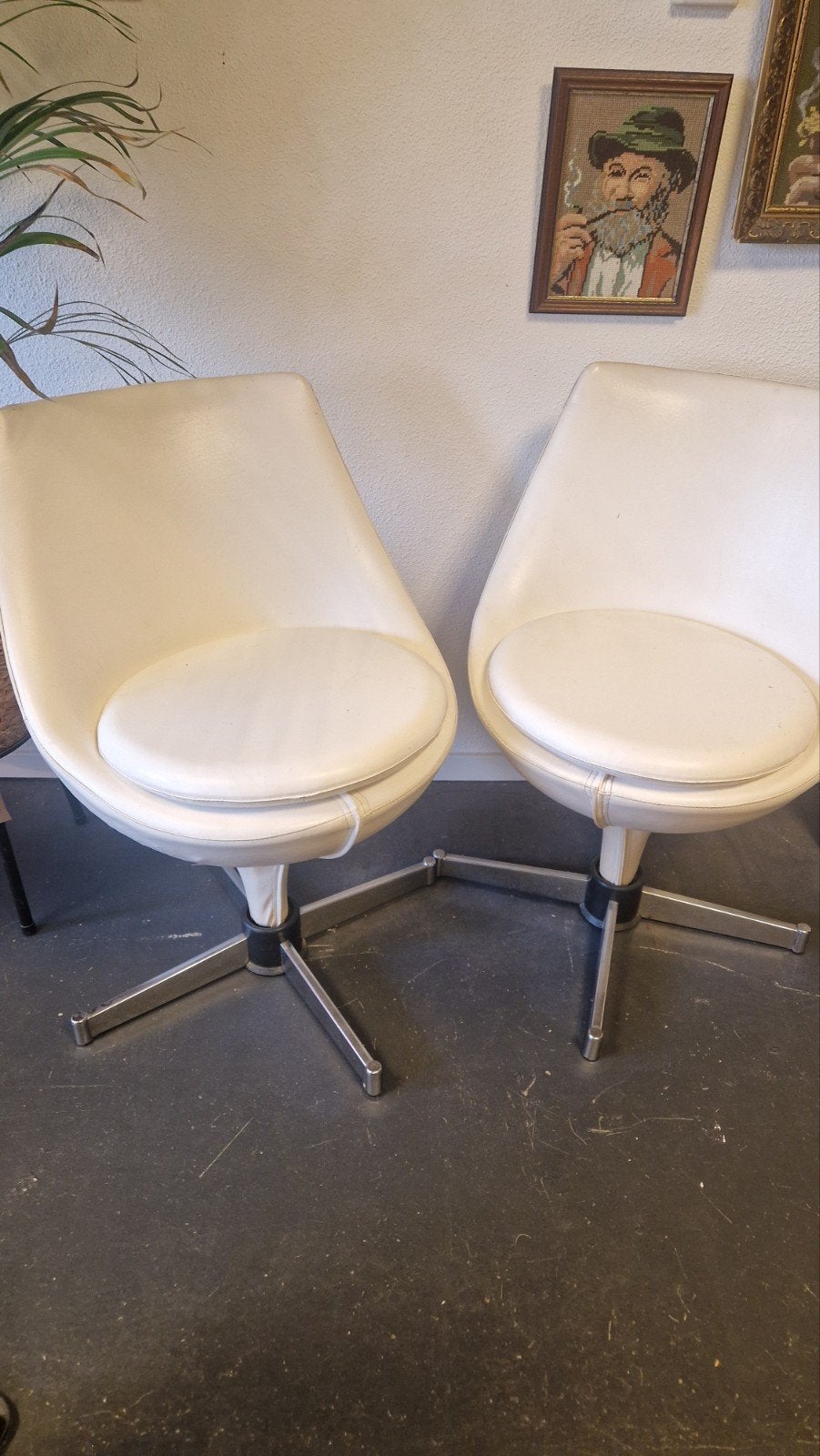 2 Pierre Guariche (?) Polaris draaistoelen wit, Ophalen