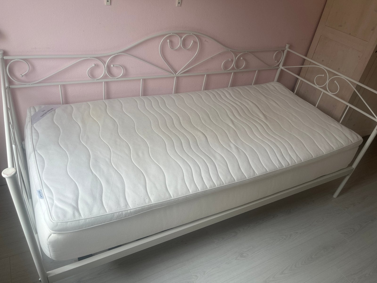 Wit metalen bedframe met lattenbodem. Prinsessenbed, Ophalen, Gebruikt, 90 cm, Eenpersoons