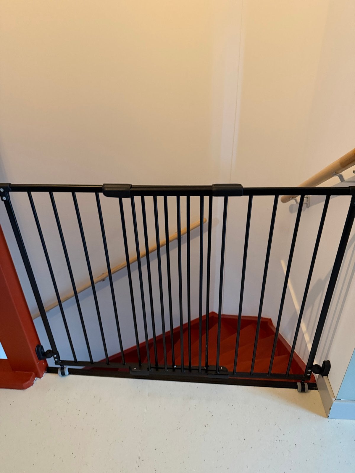 Nieuw SafetyThings traphekje op wieltjes 84-130 cm – zwart, Ophalen, Nieuw, 115 cm of meer, Metaal of IJzer