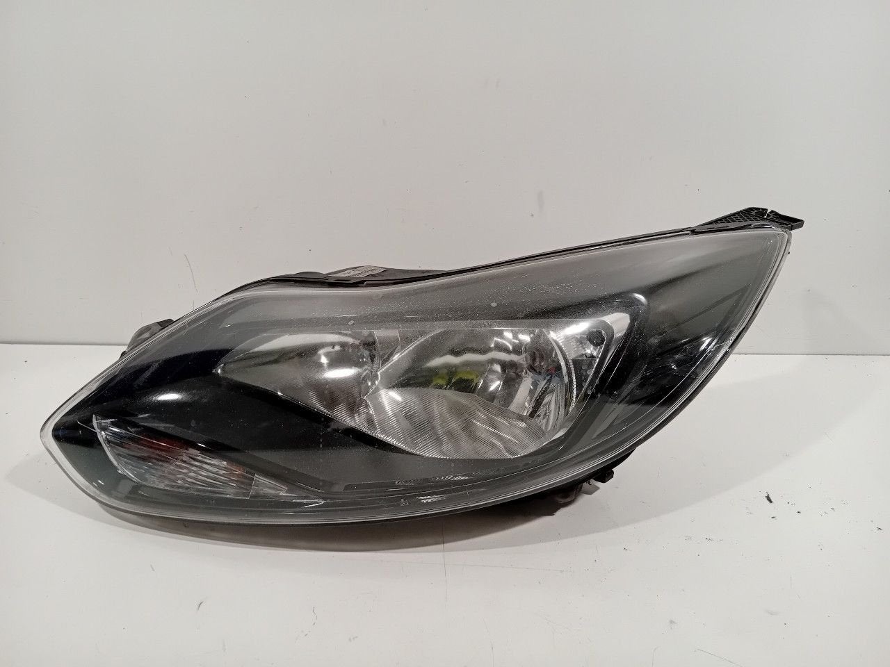 Koplamp links Ford Focus, Onderdelen@venauto.nl, Van der Ven Autorecycling B.V., Gebruikt, Ettenseweg 76, 4706 PB Roosendaal, The Netherlands