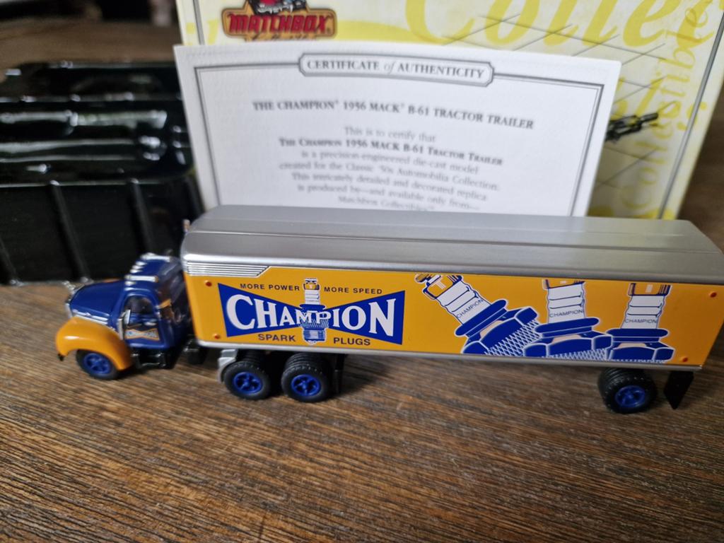 1956 Mack B-61 tractor trailer Champion Matchbox Dinky, Ophalen of Verzenden