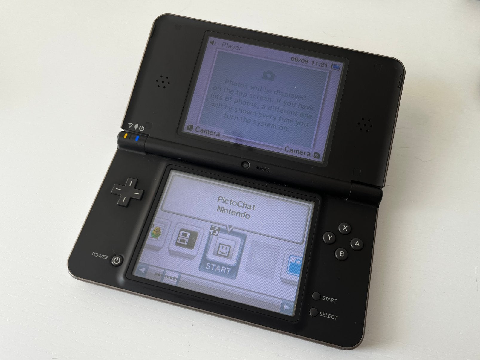 Nintendo DSi XL, Spelcomputers en Games, Spelcomputers | Nintendo DS, Ophalen of Verzenden, Zo goed als nieuw, Zwart, Dsi XL